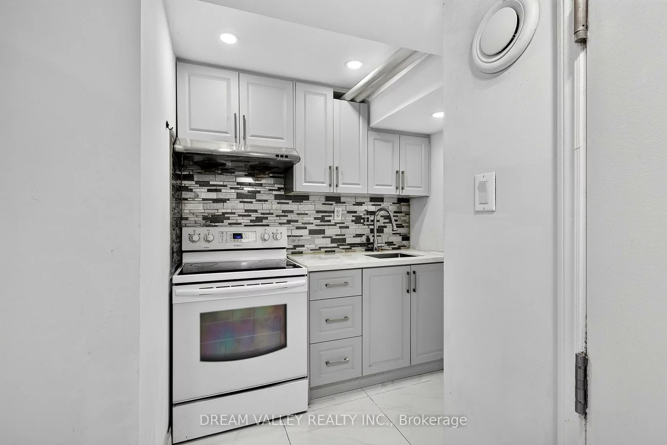 51, Sloley, Cliffcrest, Toronto