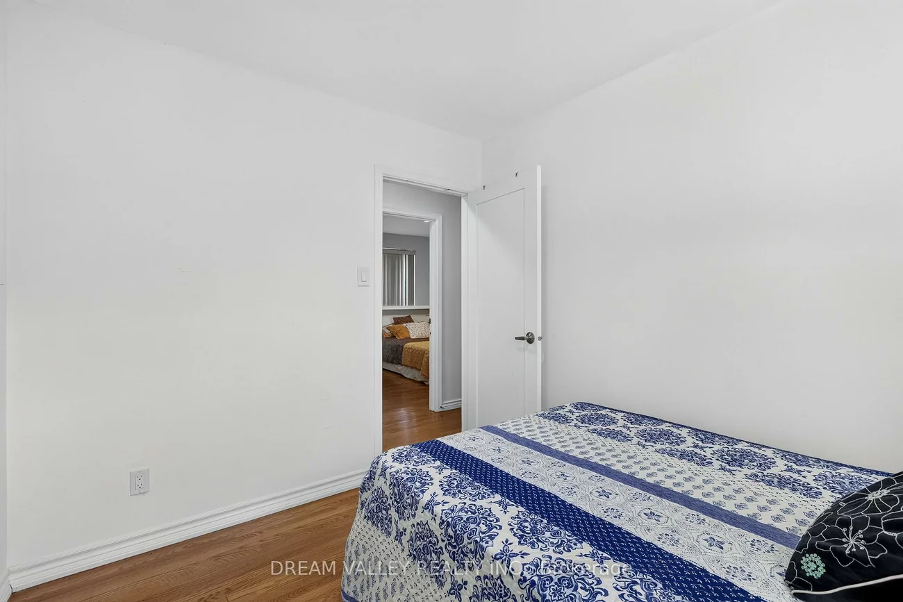 51, Sloley, Cliffcrest, Toronto