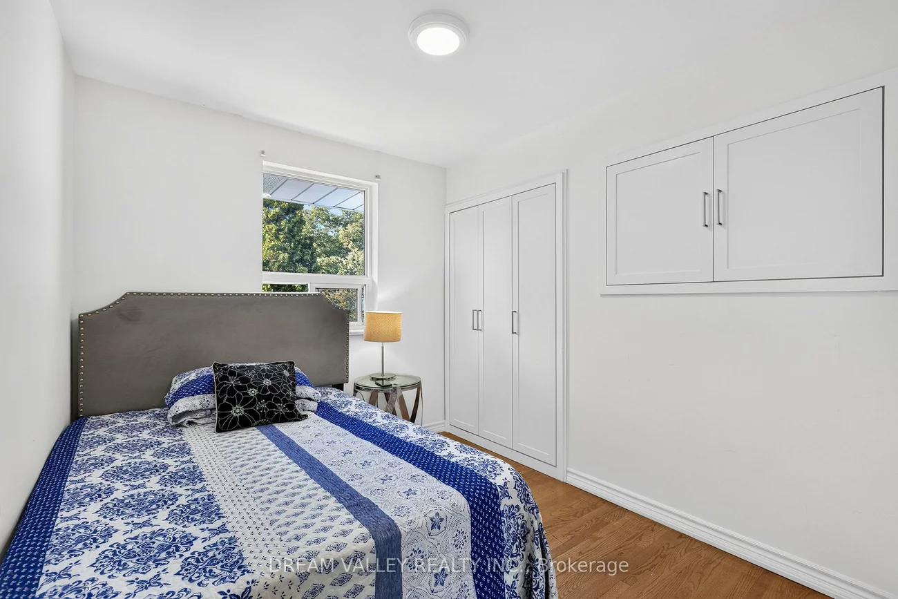 51, Sloley, Cliffcrest, Toronto