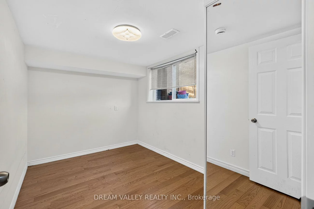 51, Sloley, Cliffcrest, Toronto