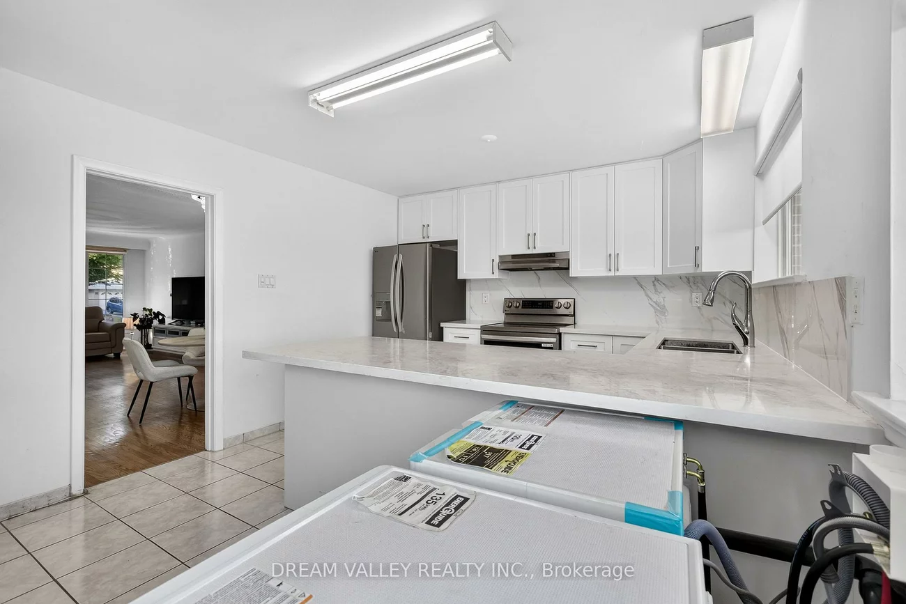 51, Sloley, Cliffcrest, Toronto