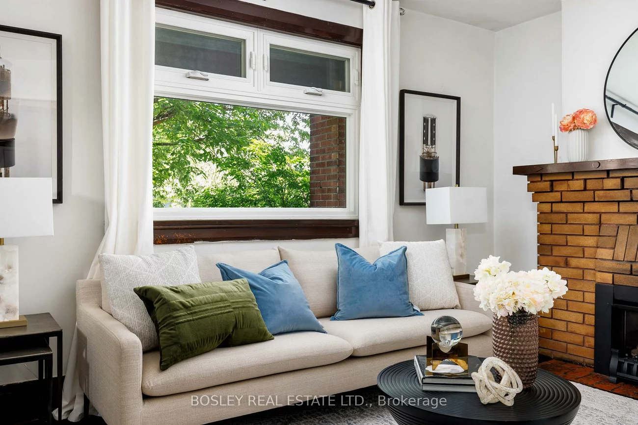 247, Gainsborough, Woodbine Corridor, Toronto