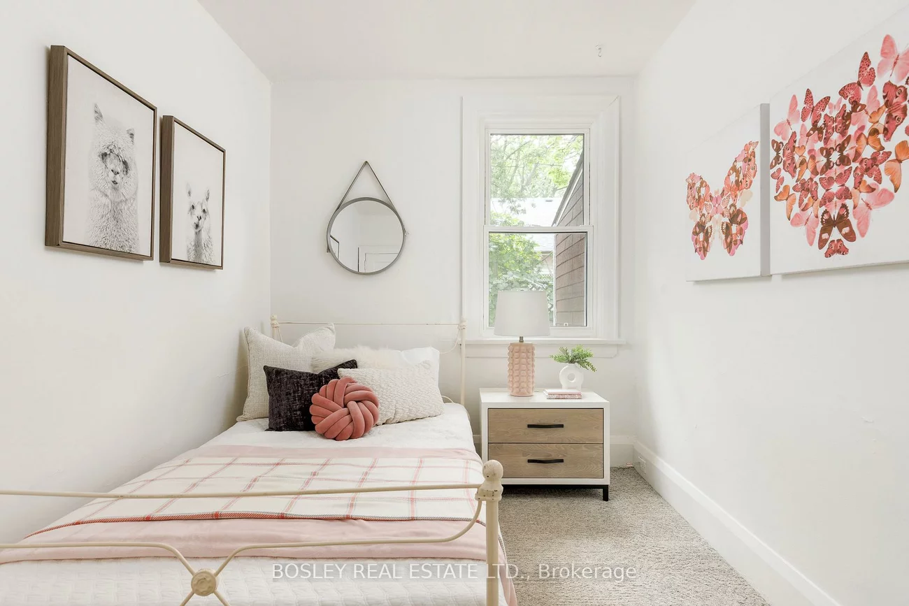 247, Gainsborough, Woodbine Corridor, Toronto