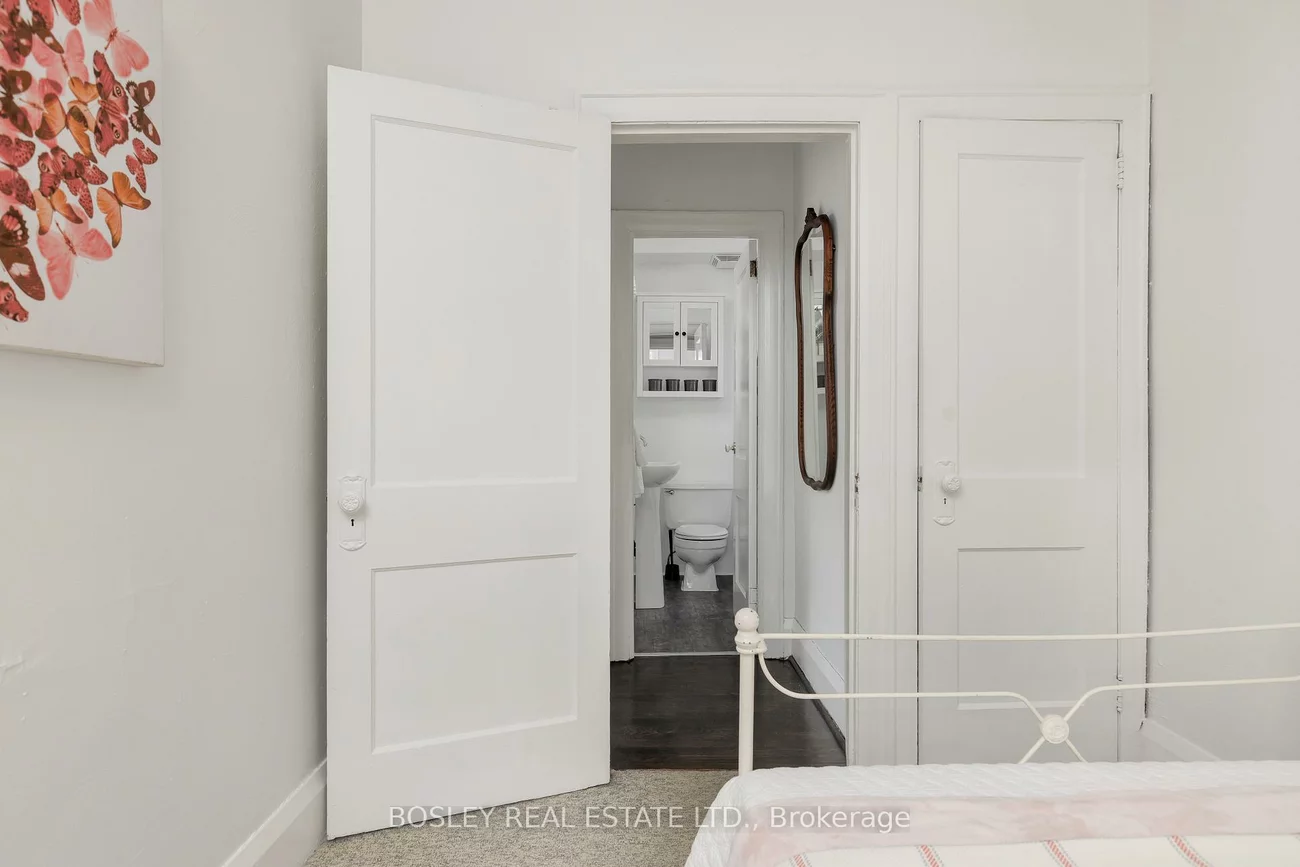 247, Gainsborough, Woodbine Corridor, Toronto