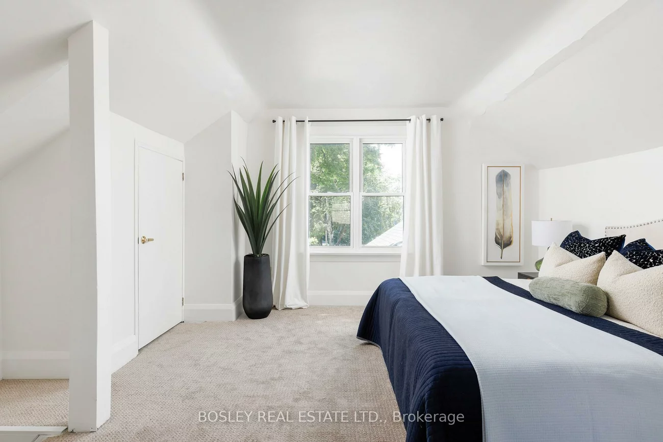 247, Gainsborough, Woodbine Corridor, Toronto