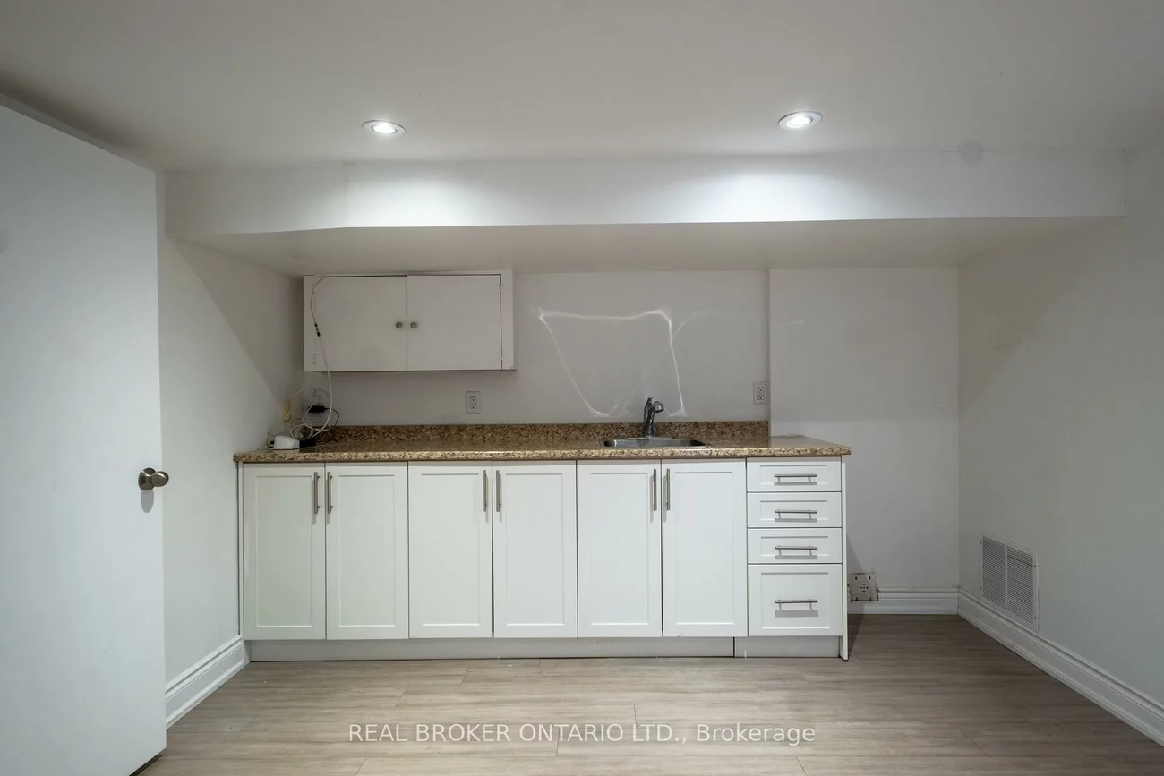 37, Gledhill, Woodbine-Lumsden, Toronto