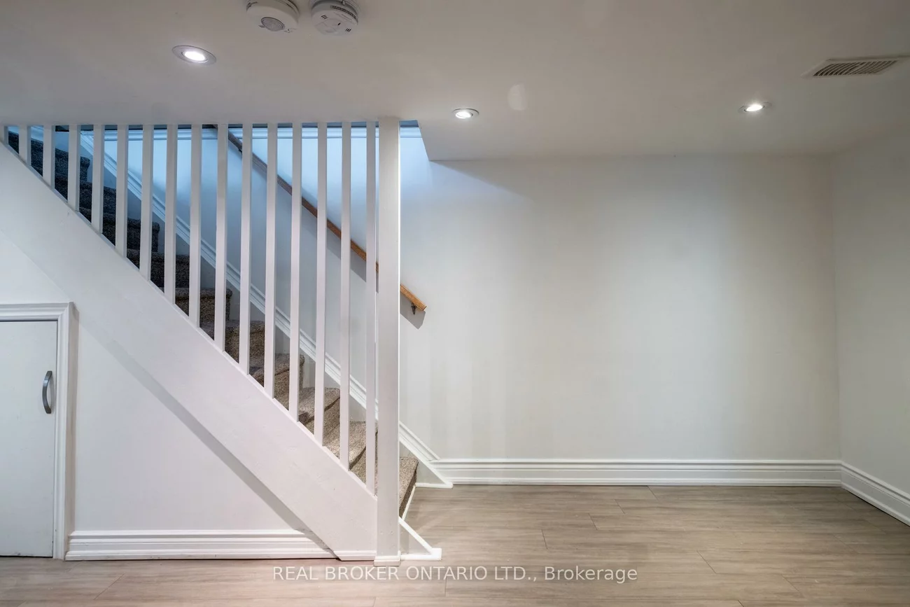 37, Gledhill, Woodbine-Lumsden, Toronto