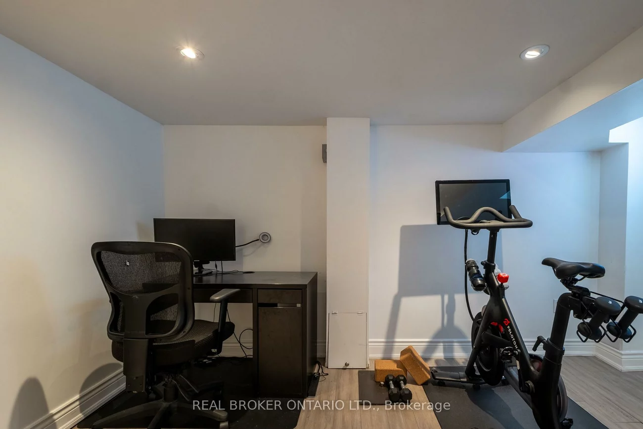 37, Gledhill, Woodbine-Lumsden, Toronto