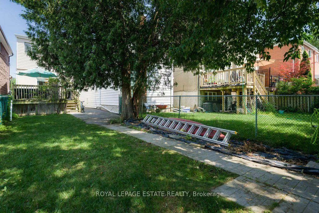 82, August, Oakridge, Toronto