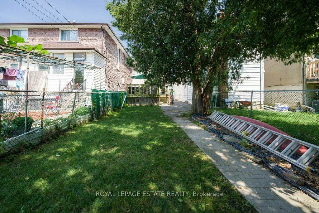 82, August, Oakridge, Toronto