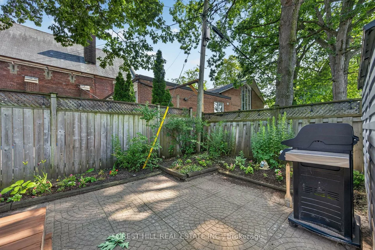 1040, Woodbine, Danforth, Toronto