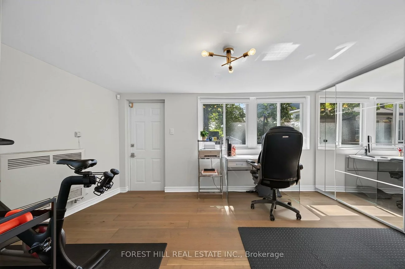 1040, Woodbine, Danforth, Toronto