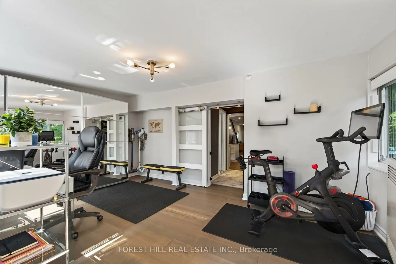 1040, Woodbine, Danforth, Toronto
