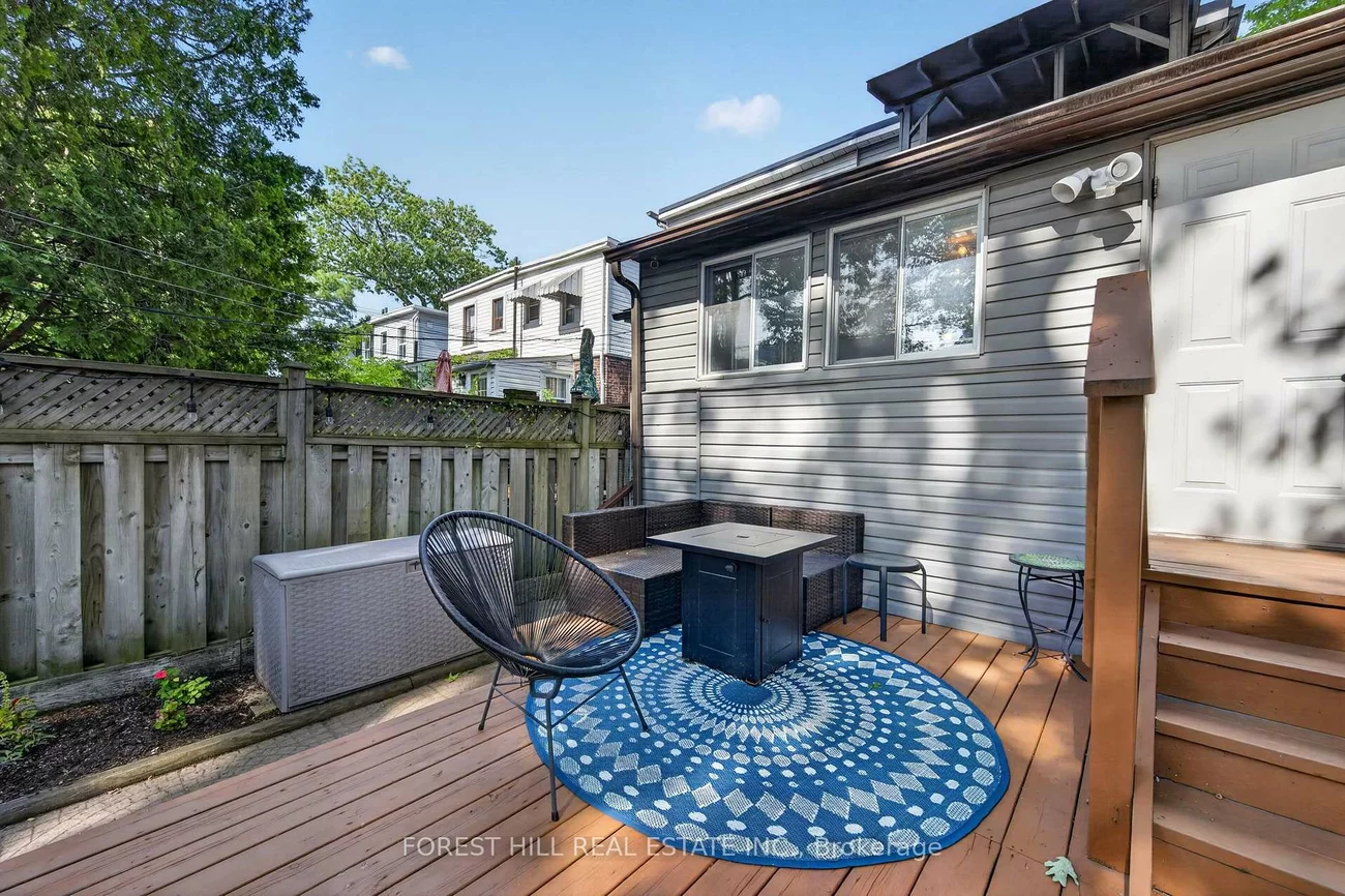 1040, Woodbine, Danforth, Toronto