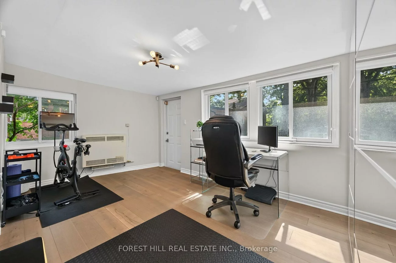 1040, Woodbine, Danforth, Toronto
