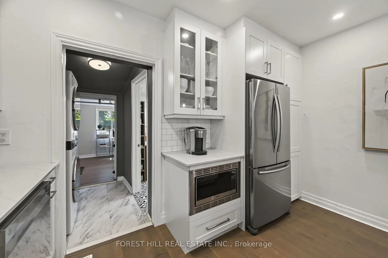 1040, Woodbine, Danforth, Toronto