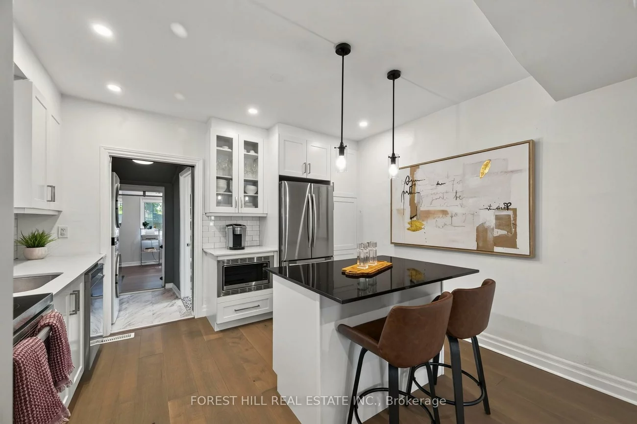 1040, Woodbine, Danforth, Toronto