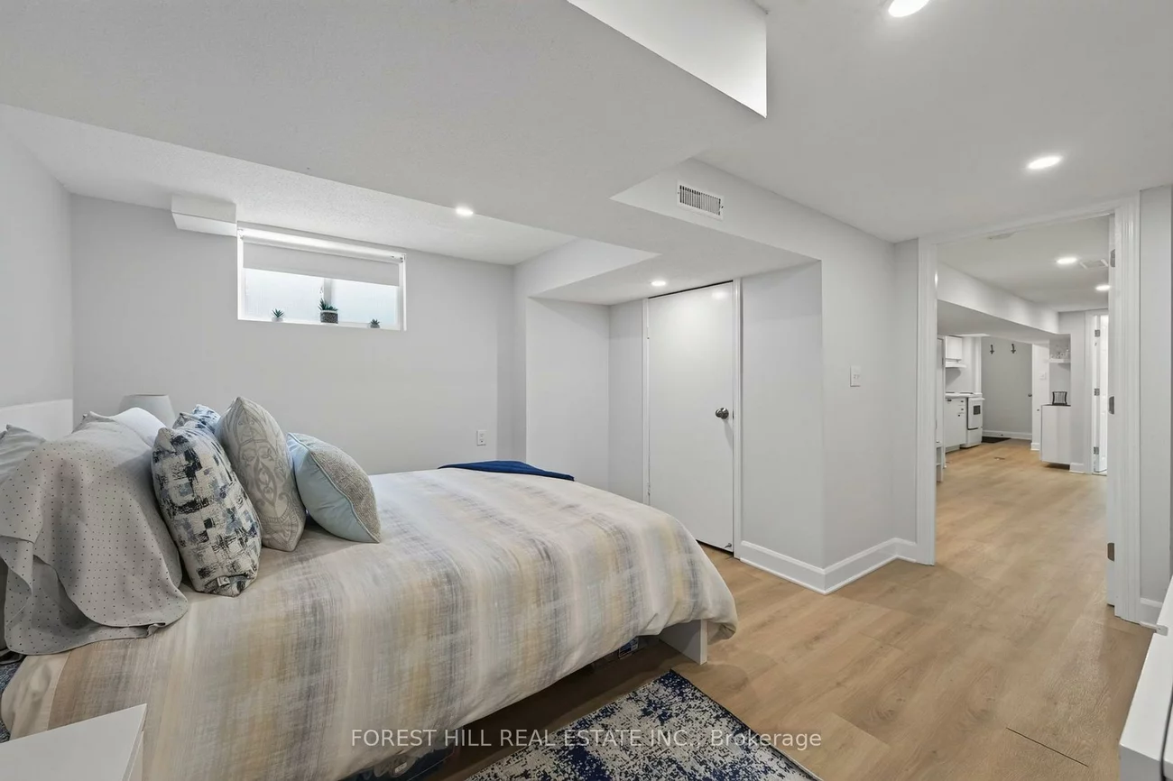 1040, Woodbine, Danforth, Toronto