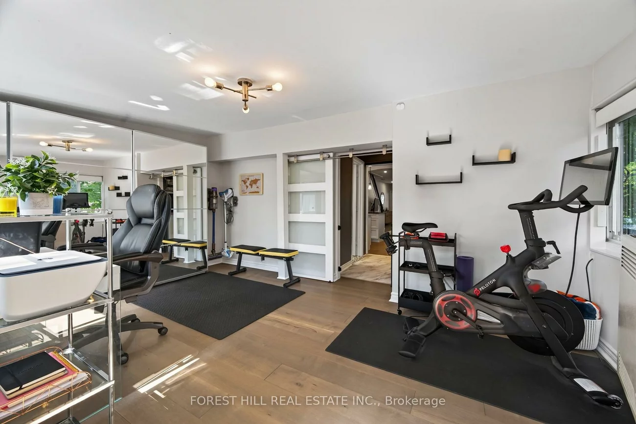 1040, Woodbine, Danforth, Toronto