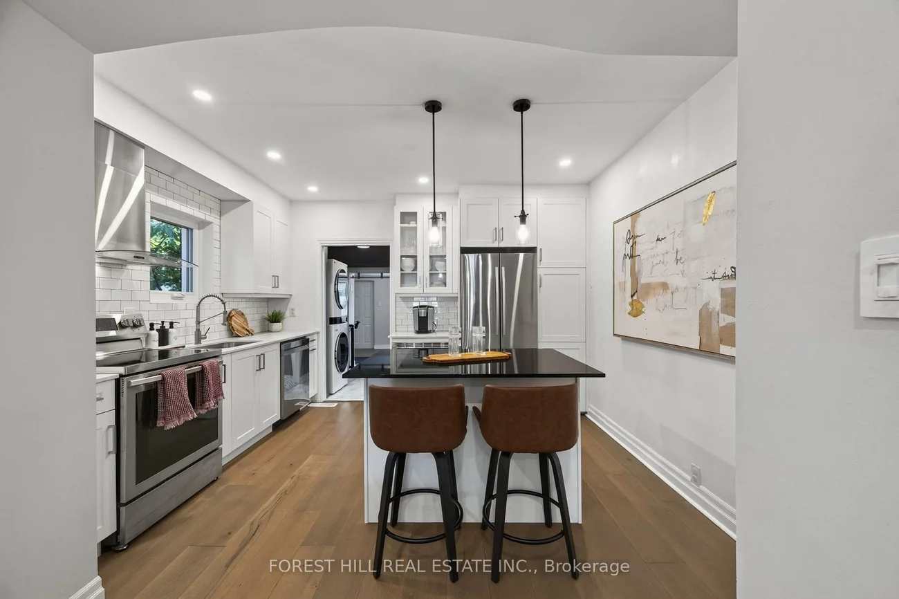 1040, Woodbine, Danforth, Toronto