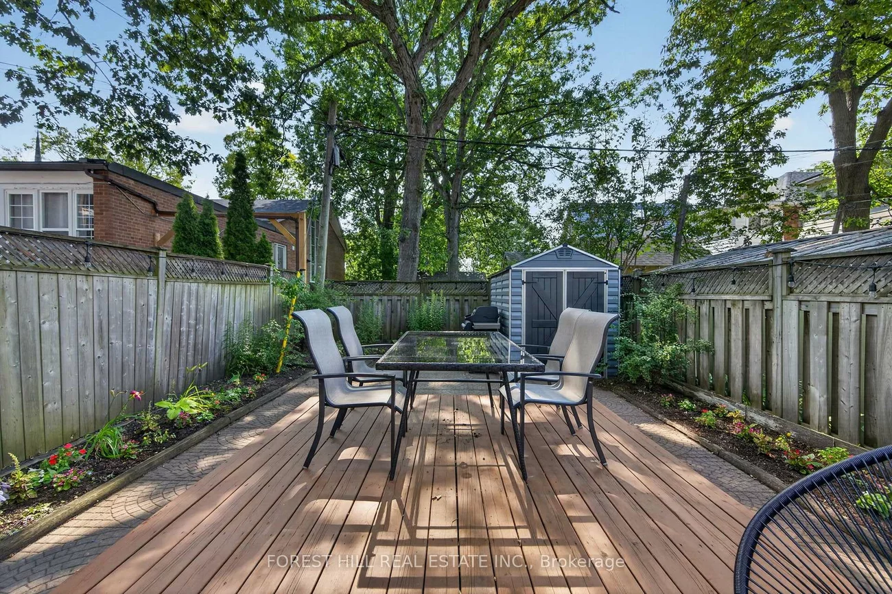 1040, Woodbine, Danforth, Toronto