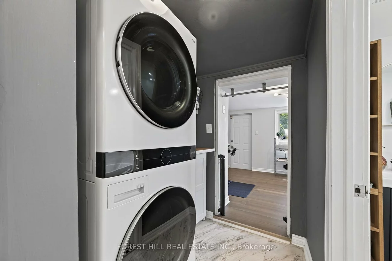 1040, Woodbine, Danforth, Toronto