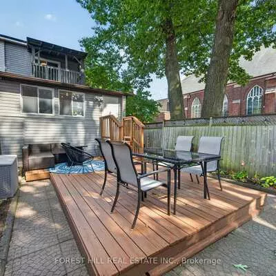 1040, Woodbine, Danforth, Toronto