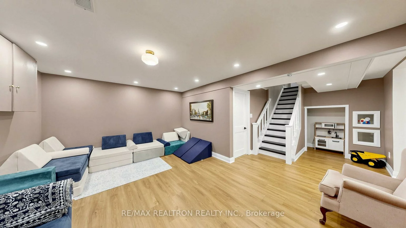 60, Kimberdale, L'Amoreaux, Toronto