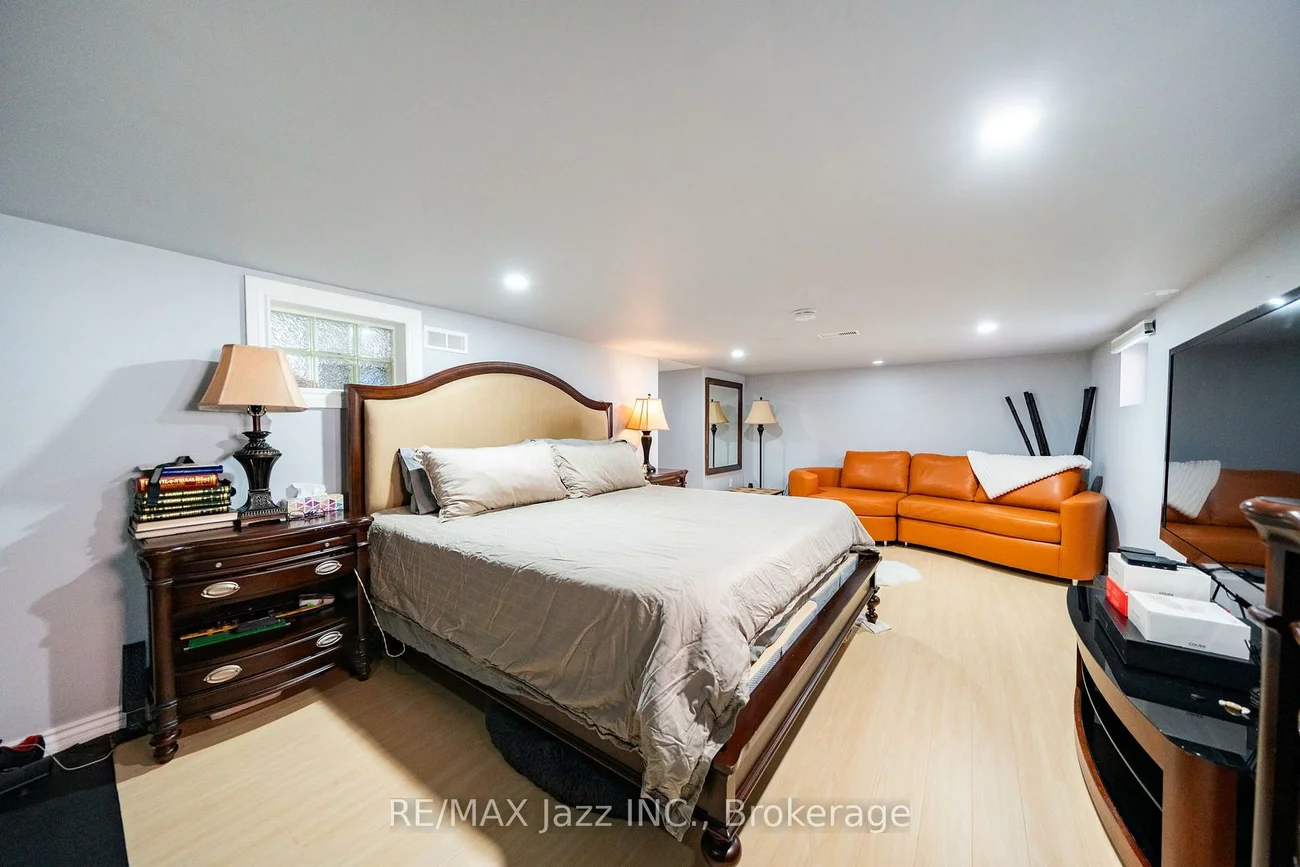 12, Warnsworth, West Hill, Toronto