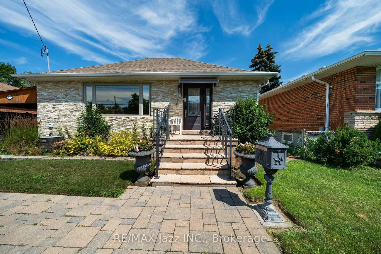 12, Warnsworth, West Hill, Toronto