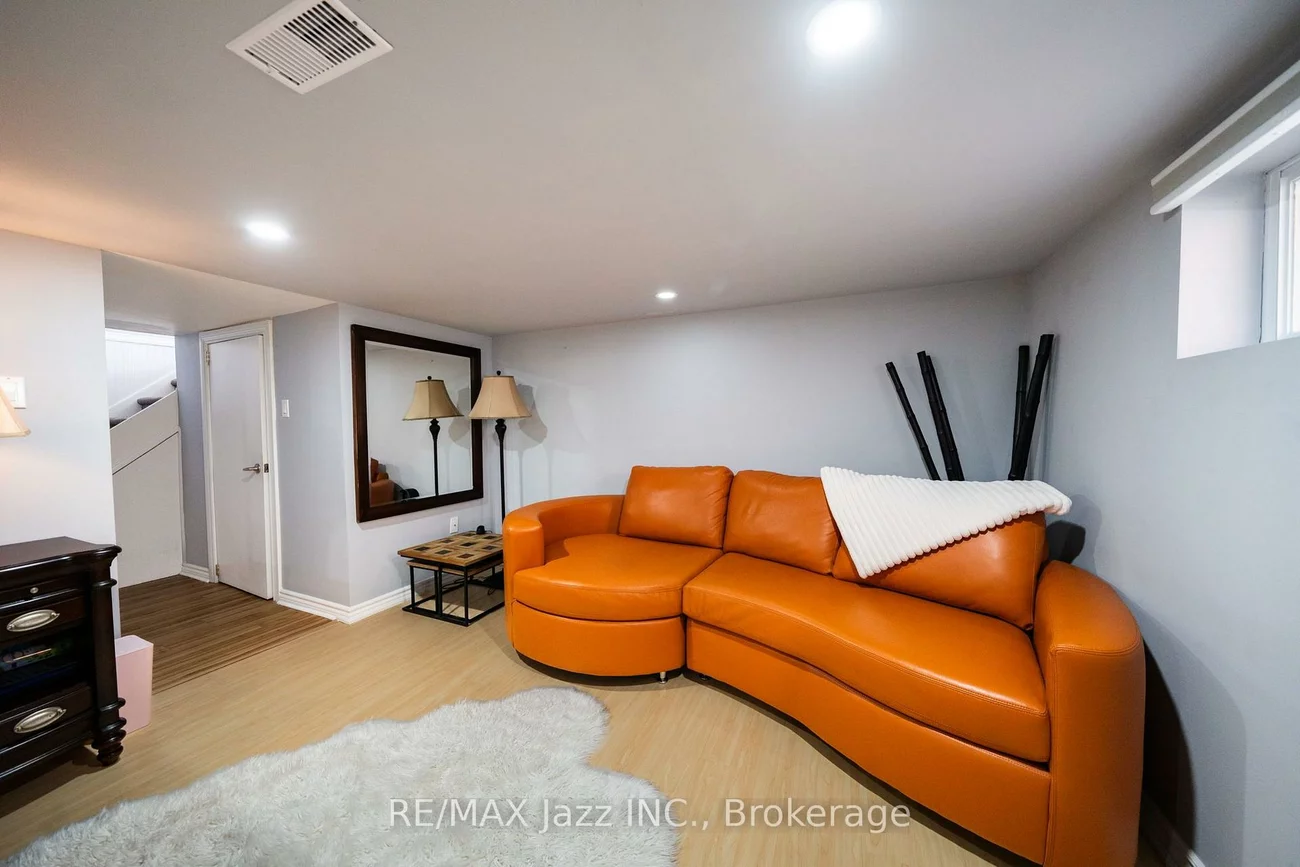12, Warnsworth, West Hill, Toronto