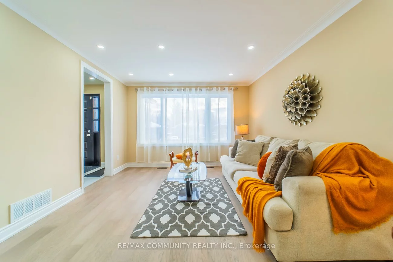 45, Barrymore, Bendale, Toronto