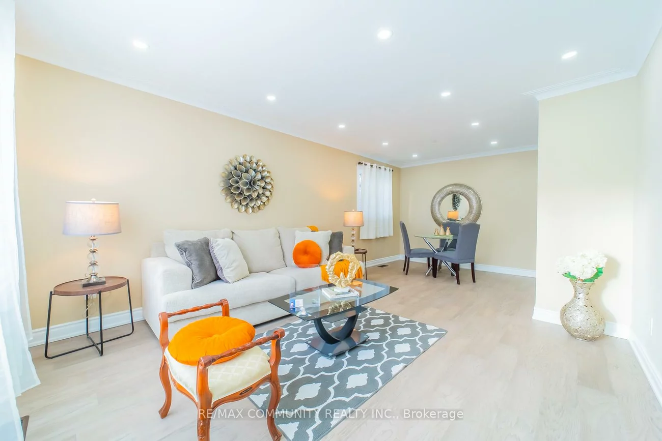 45, Barrymore, Bendale, Toronto