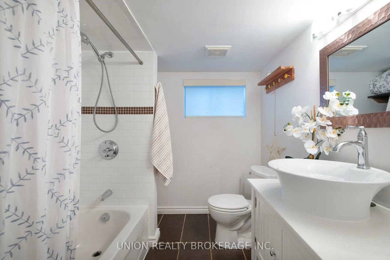 339, Kingston, The Beaches, Toronto