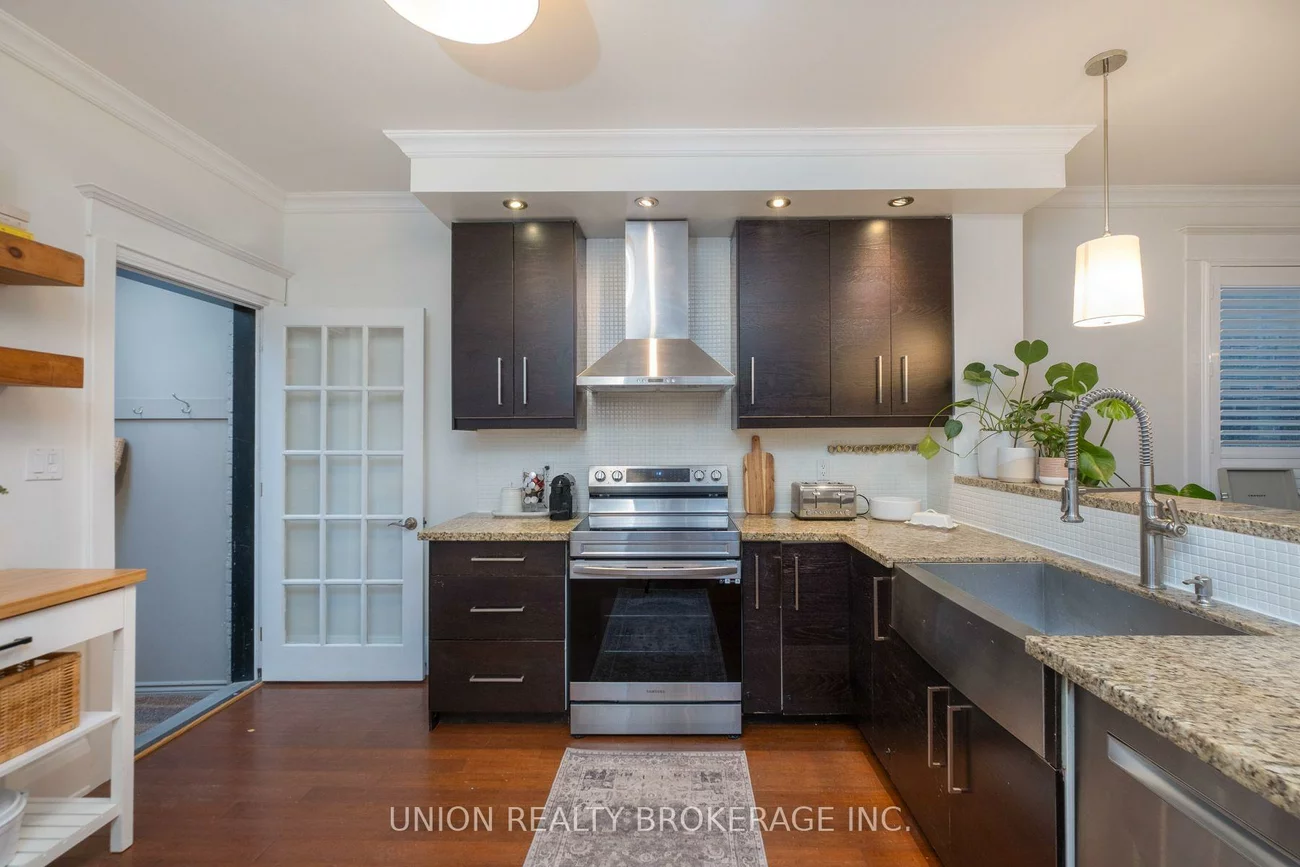 339, Kingston, The Beaches, Toronto