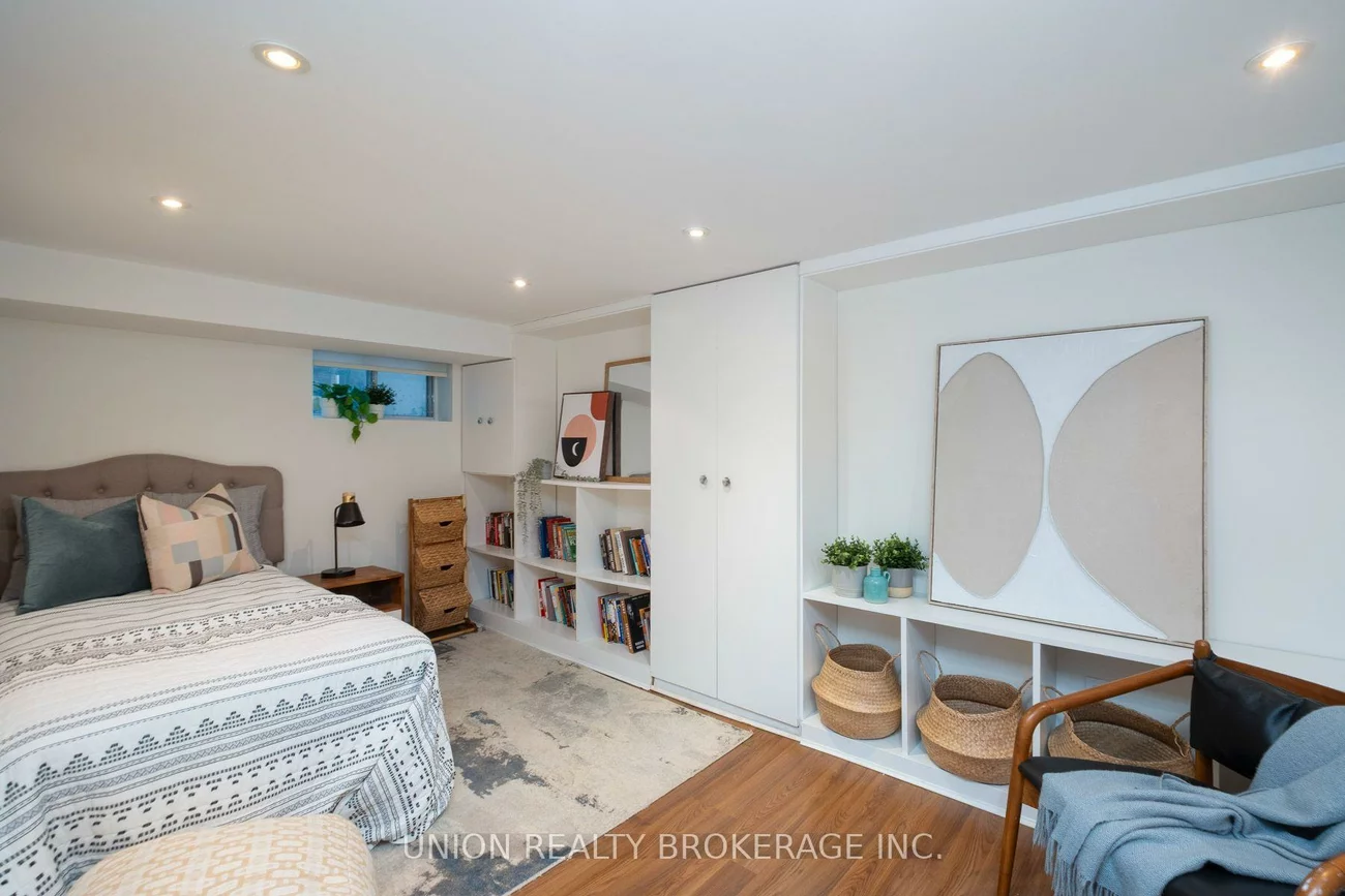 339, Kingston, The Beaches, Toronto