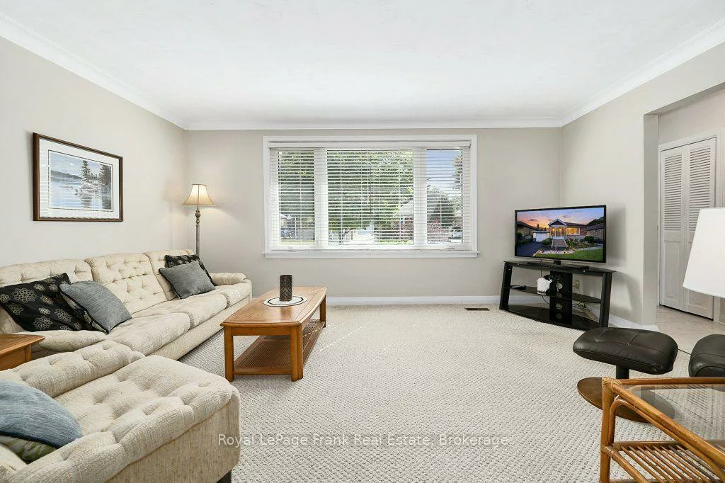 55, Leahann, Dorset Park, Toronto