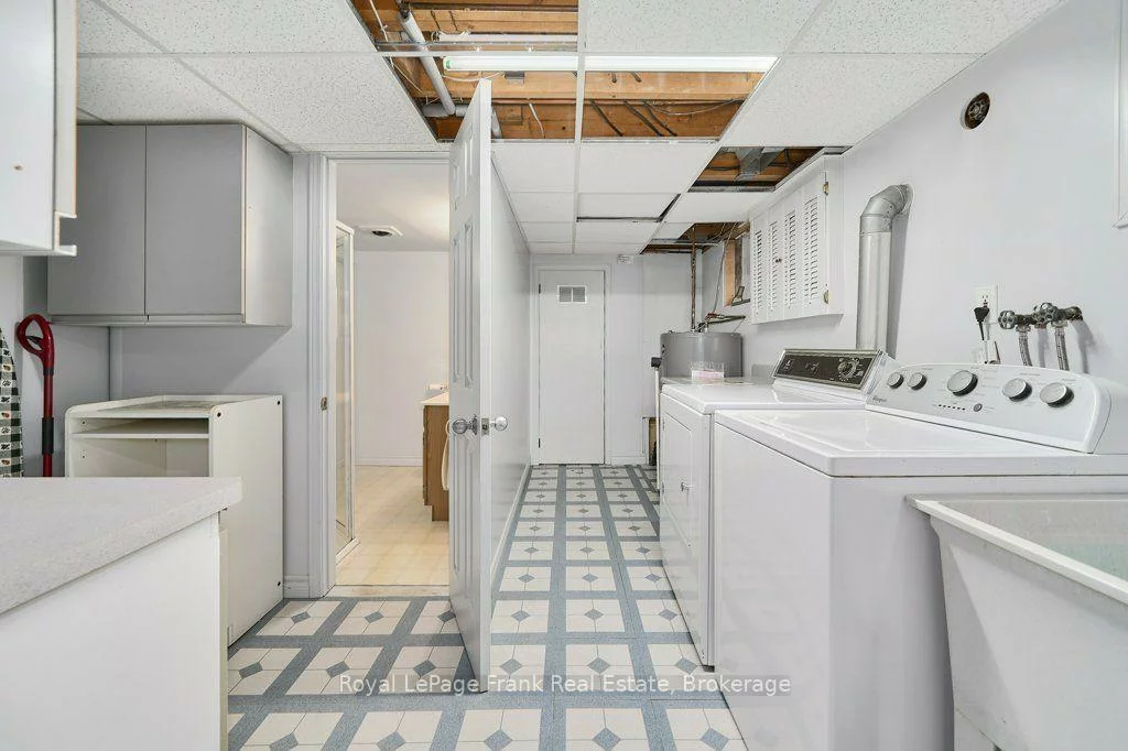55, Leahann, Dorset Park, Toronto