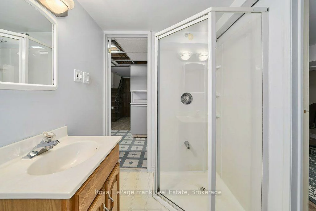 55, Leahann, Dorset Park, Toronto