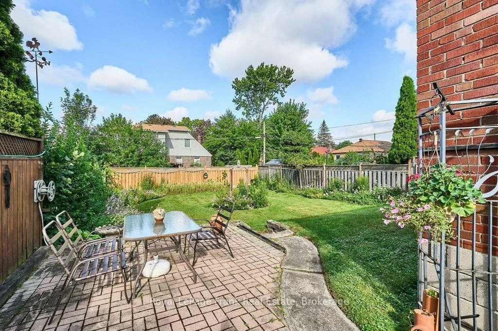55, Leahann, Dorset Park, Toronto