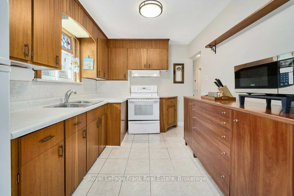 55, Leahann, Dorset Park, Toronto