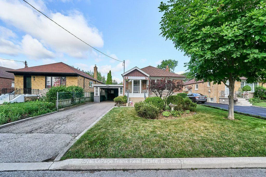 55, Leahann, Dorset Park, Toronto
