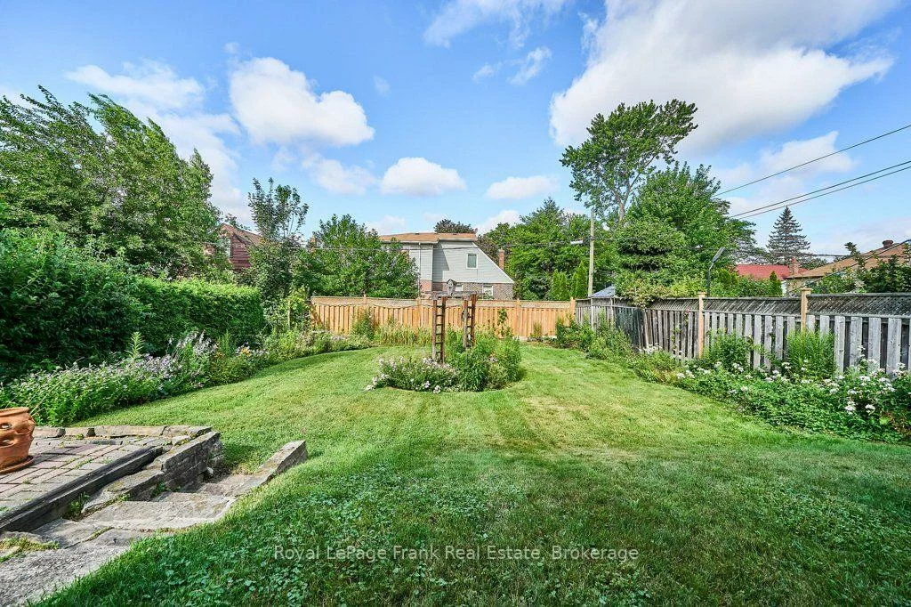 55, Leahann, Dorset Park, Toronto