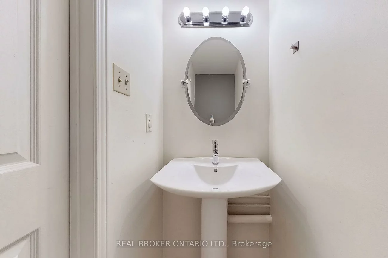 1, Baronial, Rouge E10, Toronto