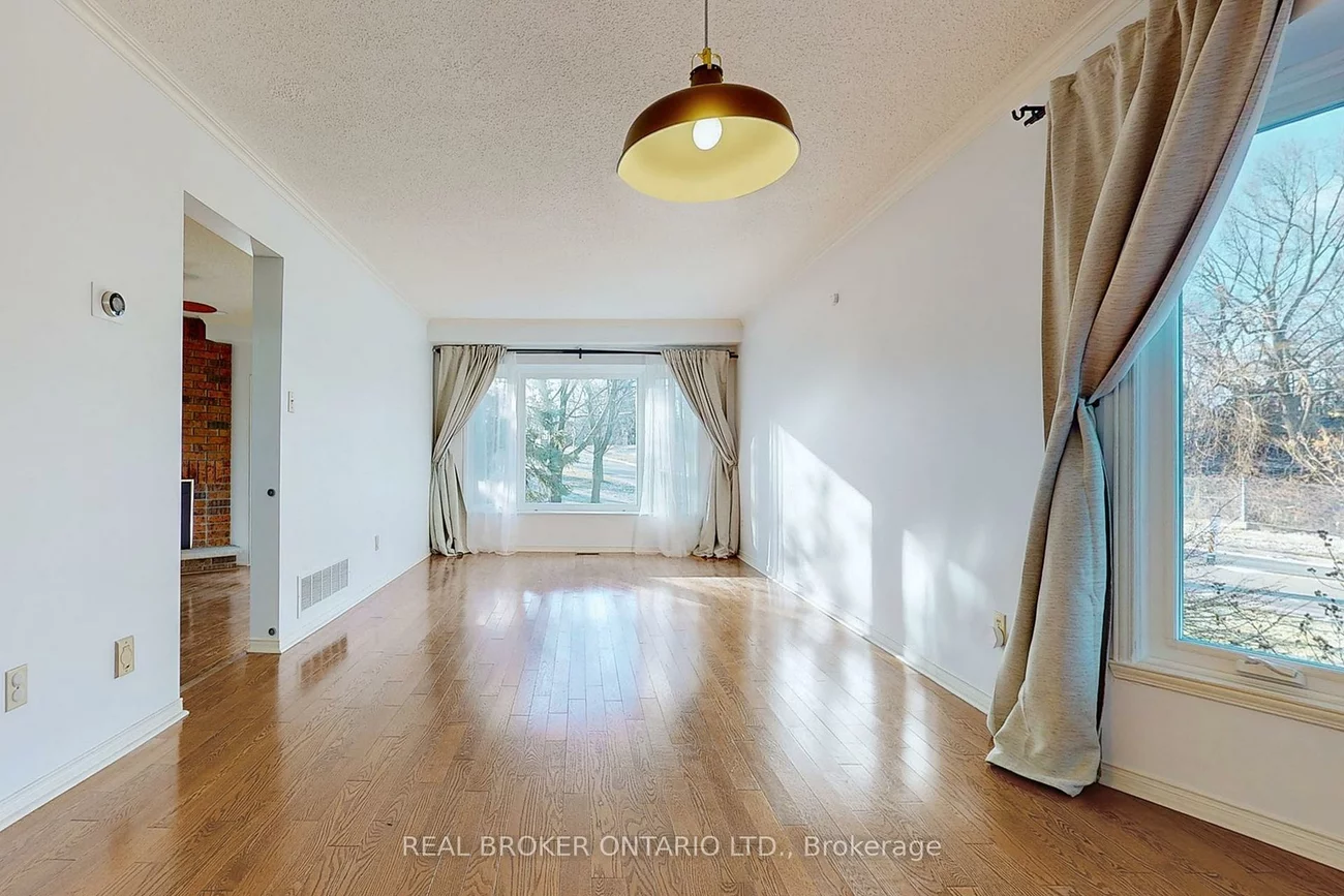 1, Baronial, Rouge E10, Toronto