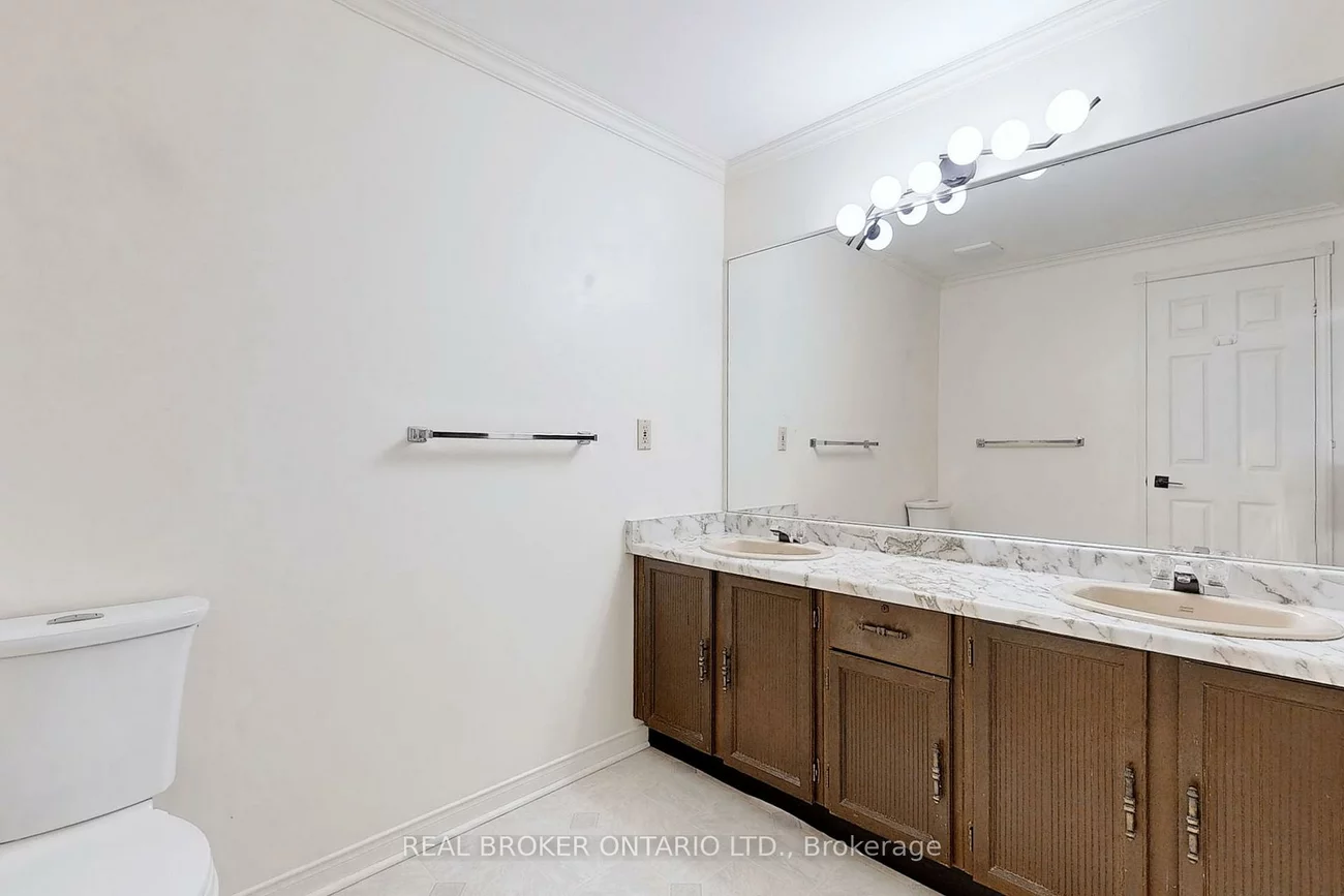 1, Baronial, Rouge E10, Toronto