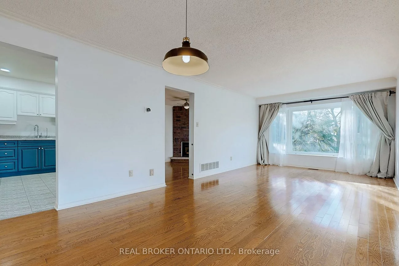 1, Baronial, Rouge E10, Toronto