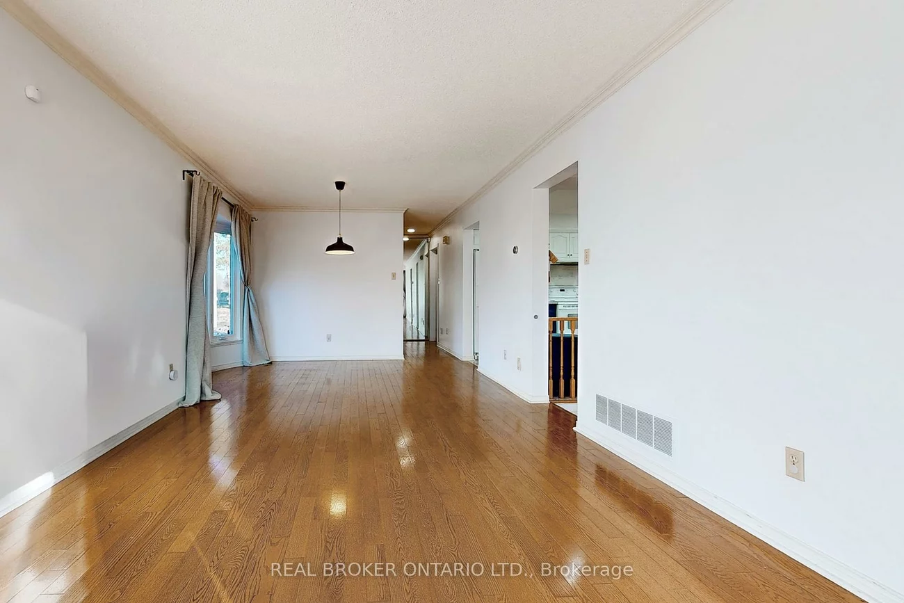 1, Baronial, Rouge E10, Toronto