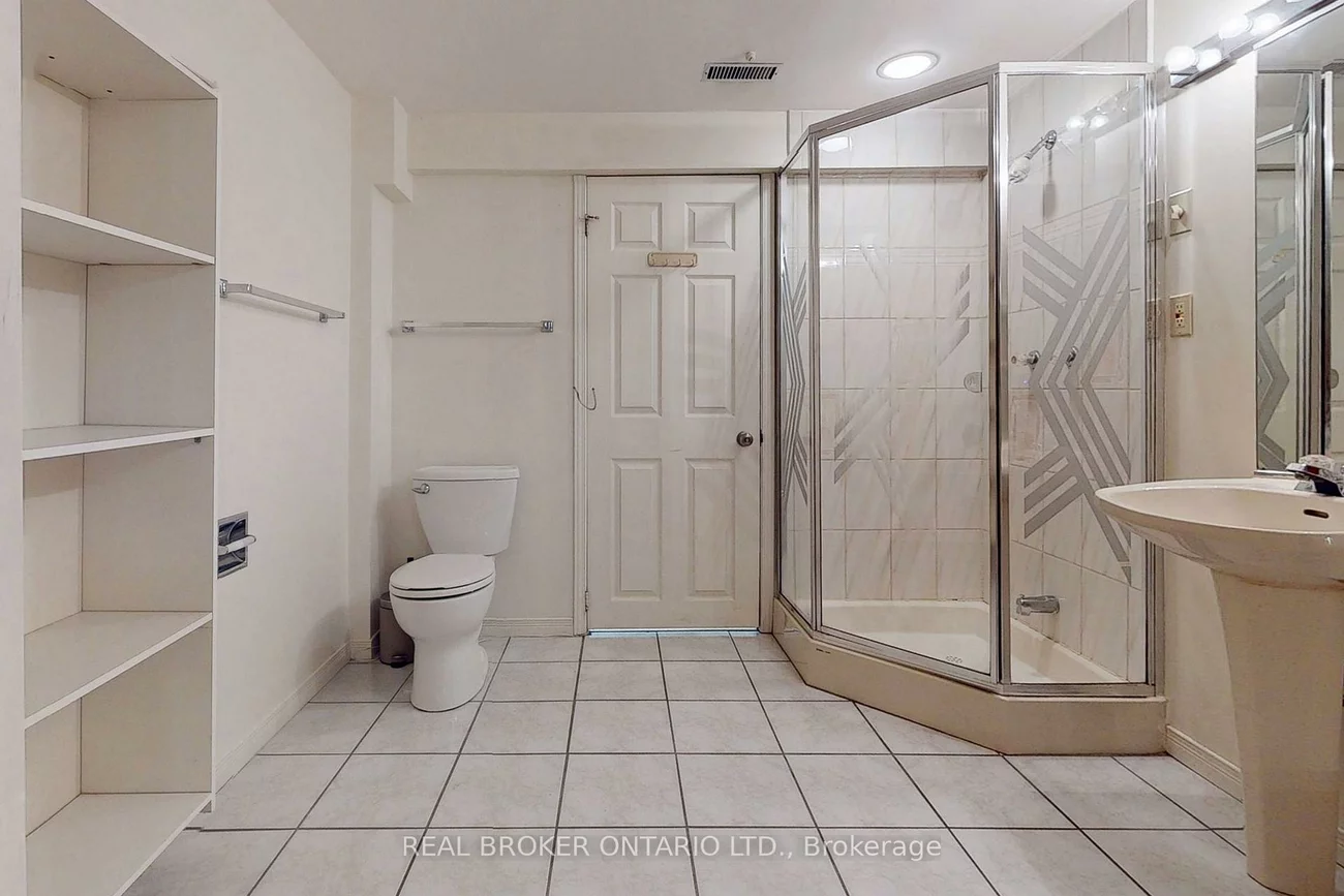 1, Baronial, Rouge E10, Toronto