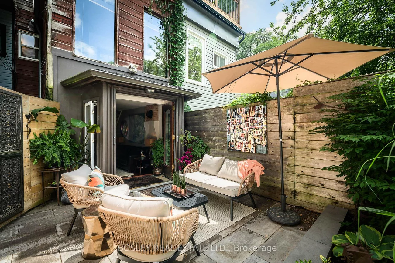16, Blong, South Riverdale, Toronto